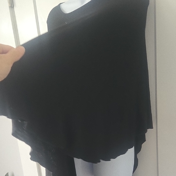 Elegant Asymmetrical Shawl With  One Sleeve - Picture 5 of 5